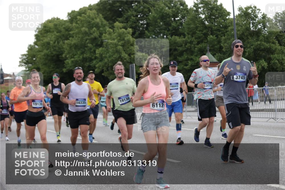 29.06.2025 - hella hamburg halbmarathon Jannik Wohlers http://msf.ph/oto/8313319 29.06.2025 10:38:41 Lombardsbrücke 1451, 1760, 2524, 2534, 2571, 2574, 2893, 2998, 3307, 3745, 4257, 4320, 4410, 4964, 6062, 6112, 6611, 7341, 7506, 7589, 7815, 8457, 8783, 9420, 9446, 9974, 9977, 10001, 10072, 10315, 10516, 10696, 11201, 12090, 12092, 12410, 12745, 13060, 13922, 14557, 14558, 14856, 14956, 15262, 15765, 16335, 16388, 16841, 16883, 17313, 17368 meine-sportfotos.de