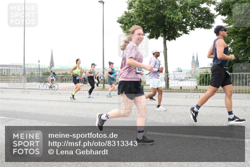 29.06.2025 - hella hamburg halbmarathon Lena Gebhardt http://msf.ph/oto/8313343 29.06.2025 10:56:39 Lombardsbrücke 1047, 1113, 2143, 2307, 2887, 2915, 2932, 2991, 3257, 3348, 3387, 3418, 3438, 3516, 3517, 3520, 3614, 3675, 3676, 3953, 3987, 4083, 4094, 4118, 4773, 5237, 5438, 5580, 5589, 5693, 5757, 5911, 5944, 6348, 6349, 6690, 7025, 7028, 7090, 7307, 7381, 7711, 8108, 8150, 8197, 8517, 8606, 8766, 8939, 8943, 9172, 9210, 9383, 9435, 9606, 9910, 9948, 9953, 10555, 10569, 10571, 10740, 10784 meine-sportfotos.de