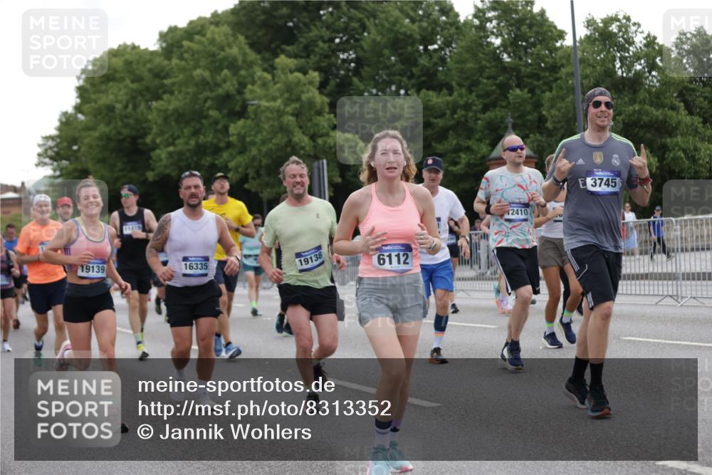 29.06.2025 - hella hamburg halbmarathon Jannik Wohlers http://msf.ph/oto/8313352 29.06.2025 10:38:41 Lombardsbrücke 1451, 1760, 2524, 2534, 2571, 2574, 2893, 2998, 3307, 3745, 4257, 4320, 4410, 4964, 6062, 6112, 6611, 7341, 7506, 7589, 7815, 8457, 8783, 9420, 9446, 9974, 9977, 10001, 10072, 10315, 10516, 10696, 11201, 12090, 12092, 12410, 12745, 13060, 13922, 14557, 14558, 14856, 14956, 15262, 15765, 16335, 16388, 16841, 16883, 17313, 17368 meine-sportfotos.de