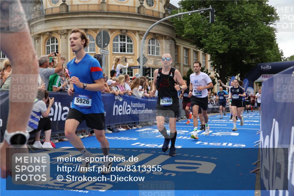 29.06.2025 - hella hamburg halbmarathon Strokosch-Dieckow http://msf.ph/oto/8313355 29.06.2025 10:57:25 Ziel 2236, 3435, 4502, 5015, 5134, 5728, 5926, 6272, 6281, 6302, 8393, 9450, 9727, 12014, 12144, 12590, 13245, 13394, 13664, 15695, 16093, 16625, 16830, 17160, 17758, 17828 meine-sportfotos.de