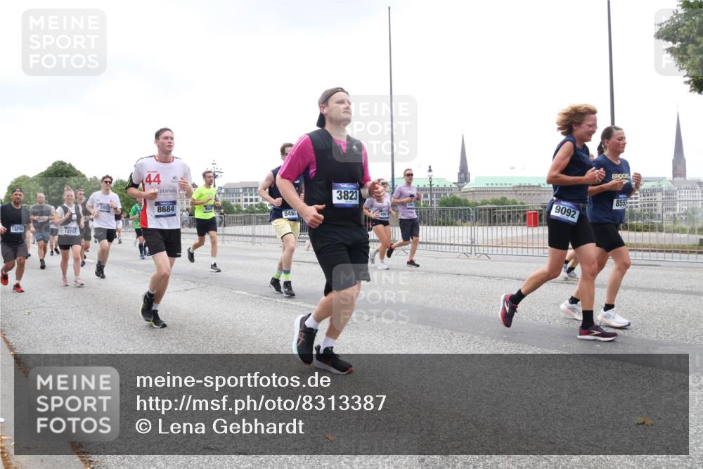 29.06.2025 - hella hamburg halbmarathon Lena Gebhardt http://msf.ph/oto/8313387 29.06.2025 10:47:03 Lombardsbrücke 13756, 13757, 5953, 44, 300, 8684, 9949, 8488, 3823, 10514, 9092, 855, 1073, 1185, 1286, 1363, 1371, 1375, 1463, 1593, 1607, 1704, 1720, 1961, 1999, 2162, 2211, 2320, 2327, 2537, 2555, 2556, 2665, 2981, 3277, 3406, 3407, 3734, 3823, 4184, 4202, 4239, 4296, 4342, 4483, 4604, 4806, 4895, 5111, 5114, 5700, 5796, 5953, 6485, 6496, 6740, 6879, 7073, 7412, 7430, 7431, 7630, 7631, 7827, 8105, 8131, 8477, 8486, 8553, 8684, 8706, 8915, 8967, 9691, 14261, 16882, 16987 meine-sportfotos.de