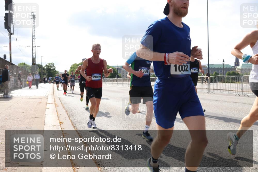 29.06.2025 - hella hamburg halbmarathon Lena Gebhardt http://msf.ph/oto/8313418 29.06.2025 09:47:18 Lombardsbrücke 1002, 2774, 424, 19059, 366, 1002, 1053, 1217, 1396, 1407, 1411, 1577, 1910, 1959, 2121, 2228, 2404, 2563, 2774, 2836, 2851, 3005, 3783, 3790, 3935, 4246, 4740, 5193, 5660, 5961, 6032, 6305, 6473, 6915, 7080, 7466, 7622, 7831, 7867, 7972, 8323, 8366, 8395, 9171, 9376, 9508, 9519, 10477, 10771, 11055, 11370, 11806, 11898, 12137, 12204, 12704, 13029, 13148, 13199, 13729, 13771, 13972, 13991, 14069, 14385, 14459, 18419 meine-sportfotos.de