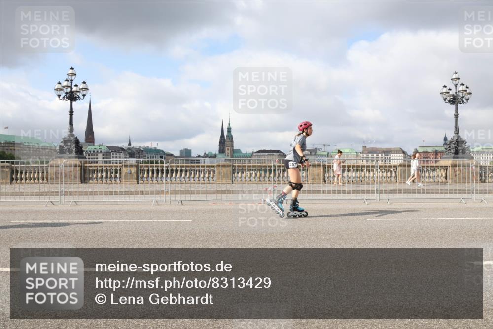 29.06.2025 - hella hamburg halbmarathon Lena Gebhardt http://msf.ph/oto/8313429 29.06.2025 09:07:09 Lombardsbrücke 257 meine-sportfotos.de