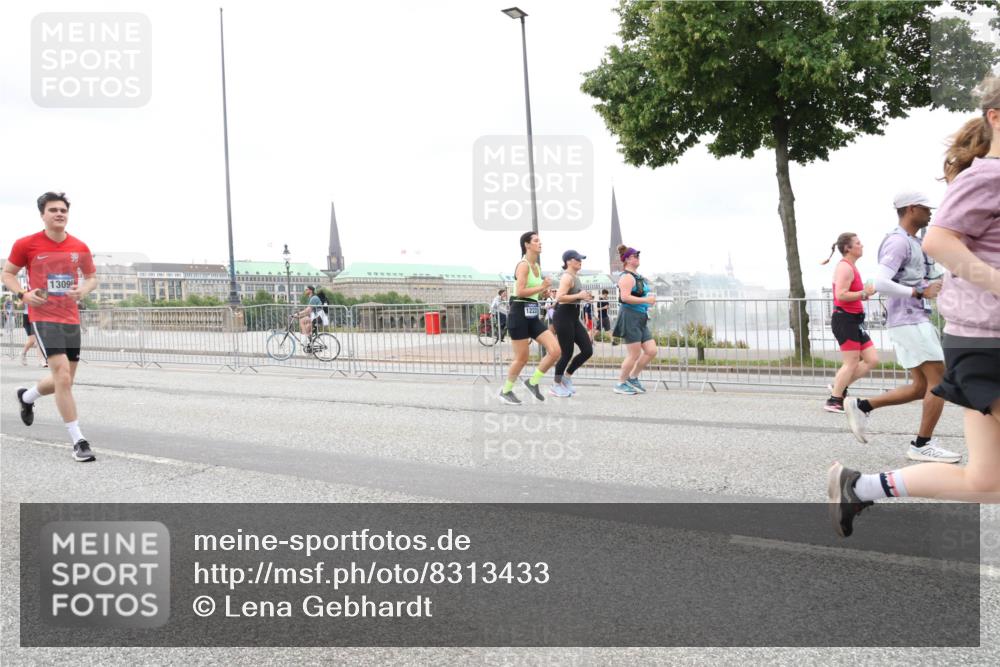 29.06.2025 - hella hamburg halbmarathon Lena Gebhardt http://msf.ph/oto/8313433 29.06.2025 10:56:39 Lombardsbrücke 13096, 1222, 1047, 1113, 2143, 2307, 2887, 2915, 2932, 2991, 3257, 3348, 3387, 3418, 3438, 3516, 3517, 3520, 3614, 3675, 3676, 3953, 3987, 4083, 4094, 4118, 4773, 5237, 5438, 5580, 5589, 5693, 5757, 5911, 5944, 6348, 6349, 6690, 7025, 7028, 7090, 7307, 7381, 7711, 8108, 8150, 8197, 8517, 8606, 8766, 8939, 8943, 9172, 9210, 9383, 9435, 9606, 9910, 9948, 9953, 10555, 10569, 10571, 10740, 10784 meine-sportfotos.de