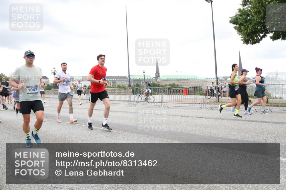 29.06.2025 - hella hamburg halbmarathon Lena Gebhardt http://msf.ph/oto/8313462 29.06.2025 10:56:39 Lombardsbrücke 108, 1047, 11204, 1047, 1113, 2143, 2307, 2887, 2915, 2932, 2991, 3257, 3348, 3387, 3418, 3438, 3516, 3517, 3520, 3614, 3675, 3676, 3953, 3987, 4083, 4094, 4118, 4773, 5237, 5438, 5580, 5589, 5693, 5757, 5911, 5944, 6348, 6349, 6690, 7025, 7028, 7090, 7307, 7381, 7711, 8108, 8150, 8197, 8517, 8606, 8766, 8939, 8943, 9172, 9210, 9383, 9435, 9606, 9910, 9948, 9953, 10555, 10569, 10571, 10740, 10784 meine-sportfotos.de