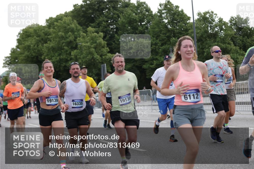 29.06.2025 - hella hamburg halbmarathon Jannik Wohlers http://msf.ph/oto/8313469 29.06.2025 10:38:42 Lombardsbrücke 1451, 1760, 2524, 2534, 2571, 2574, 2893, 2998, 3307, 3745, 4257, 4320, 4410, 4523, 4659, 6062, 6112, 6611, 7341, 7506, 7589, 7815, 8243, 8457, 8783, 9420, 9446, 9974, 9977, 10001, 10072, 10315, 10516, 10696, 11201, 12090, 12092, 12410, 12745, 13060, 13922, 14856, 14956, 15262, 15765, 16335, 16388, 16841, 16883, 17313, 17368 meine-sportfotos.de
