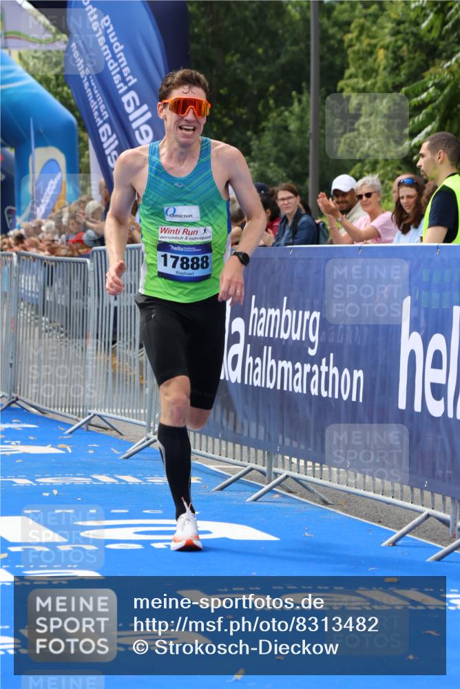 29.06.2025 - hella hamburg halbmarathon Strokosch-Dieckow http://msf.ph/oto/8313482 29.06.2025 10:10:59 Ziel 46, 17888 meine-sportfotos.de