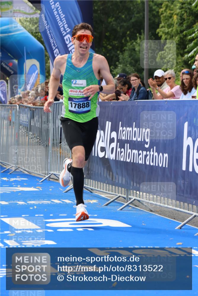 29.06.2025 - hella hamburg halbmarathon Strokosch-Dieckow http://msf.ph/oto/8313522 29.06.2025 10:10:59 Ziel 46, 17888 meine-sportfotos.de