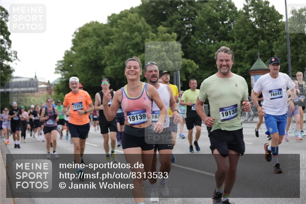 29.06.2025 - hella hamburg halbmarathon Jannik Wohlers http://msf.ph/oto/8313533 29.06.2025 10:38:42 Lombardsbrücke 1451, 1760, 2524, 2534, 2571, 2574, 2893, 2998, 3307, 3745, 4257, 4320, 4410, 4523, 4659, 6062, 6112, 6611, 7341, 7506, 7589, 7815, 8243, 8457, 8783, 9420, 9446, 9974, 9977, 10001, 10072, 10315, 10516, 10696, 11201, 12090, 12092, 12410, 12745, 13060, 13922, 14856, 14956, 15262, 15765, 16335, 16388, 16841, 16883, 17313, 17368 meine-sportfotos.de