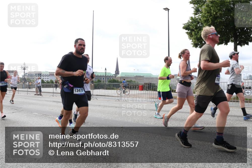 29.06.2025 - hella hamburg halbmarathon Lena Gebhardt http://msf.ph/oto/8313557 29.06.2025 10:22:11 Lombardsbrücke 16154, 13477, 1003, 1158, 1187, 1191, 1250, 1294, 1419, 1598, 1668, 1958, 1963, 2009, 2022, 2063, 2172, 2315, 2351, 2353, 2514, 2529, 2744, 3050, 3108, 3172, 3457, 3458, 3606, 3768, 3910, 3946, 3995, 4046, 4113, 4114, 4131, 4289, 4366, 4556, 4559, 4829, 4970, 5079, 5641, 5838, 6030, 6048, 6049, 6303, 6307, 6347, 6475, 6676, 6805, 6820, 6881, 6977, 7075, 7162, 7672, 7794, 8431, 8511, 8715, 8855, 8860, 8884, 8954, 8959, 9002, 9062 meine-sportfotos.de