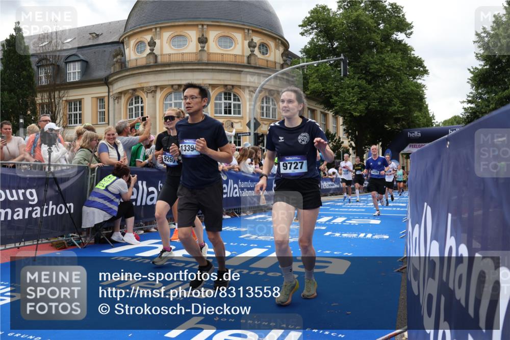 29.06.2025 - hella hamburg halbmarathon Strokosch-Dieckow http://msf.ph/oto/8313558 29.06.2025 10:57:27 Ziel 2236, 2652, 3435, 4502, 5015, 5134, 5457, 5458, 5728, 5926, 6272, 6281, 6302, 8393, 9727, 12144, 13245, 13394, 13664, 15695, 16093, 16830, 17160, 17758, 17828 meine-sportfotos.de