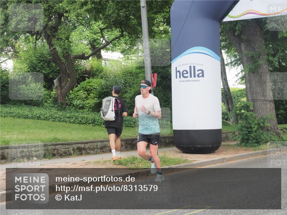 29.06.2025 - hella hamburg halbmarathon KatJ http://msf.ph/oto/8313579 29.06.2025 10:15:37 Zwischen KM18-KM19 1271 meine-sportfotos.de