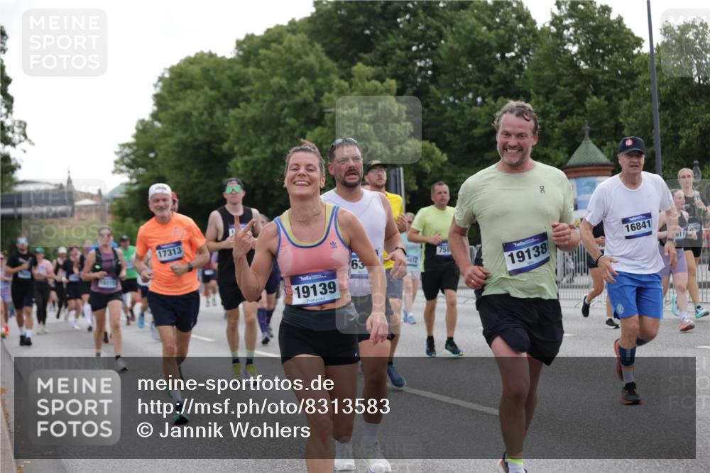 29.06.2025 - hella hamburg halbmarathon Jannik Wohlers http://msf.ph/oto/8313583 29.06.2025 10:38:42 Lombardsbrücke 1451, 1760, 2524, 2534, 2571, 2574, 2893, 2998, 3307, 3745, 4257, 4320, 4410, 4523, 4659, 6062, 6112, 6611, 7341, 7506, 7589, 7815, 8243, 8457, 8783, 9420, 9446, 9974, 9977, 10001, 10072, 10315, 10516, 10696, 11201, 12090, 12092, 12410, 12745, 13060, 13922, 14856, 14956, 15262, 15765, 16335, 16388, 16841, 16883, 17313, 17368 meine-sportfotos.de