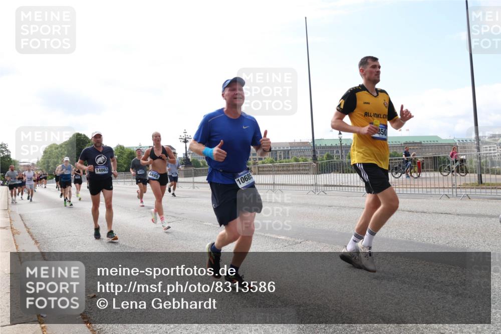 29.06.2025 - hella hamburg halbmarathon Lena Gebhardt http://msf.ph/oto/8313586 29.06.2025 10:12:26 Lombardsbrücke 14863, 4453, 4499, 10685, 850, 1062, 1249, 1610, 1785, 1790, 1850, 2531, 2661, 2963, 2964, 3182, 3248, 3262, 3746, 4453, 4499, 4554, 5150, 5166, 5176, 5597, 5598, 6822, 6871, 6966, 7014, 7474, 8971, 9253, 9254, 9405, 9705, 10581, 10685, 11509, 11525, 11537, 11581, 12456, 13171, 13566, 13816, 14060, 14196, 14313, 14540, 14863, 14868, 14869, 15137, 15369, 16379, 16473, 16826, 16911, 16976, 18178, 18429, 18493, 18655 meine-sportfotos.de