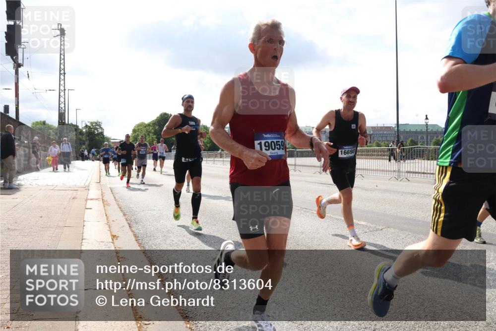 29.06.2025 - hella hamburg halbmarathon Lena Gebhardt http://msf.ph/oto/8313604 29.06.2025 09:47:18 Lombardsbrücke 4249, 19059, 16698, 1002, 1053, 1217, 1396, 1407, 1411, 1577, 1910, 1959, 2121, 2228, 2404, 2563, 2774, 2836, 2851, 3005, 3783, 3790, 3935, 4246, 4740, 5193, 5660, 5961, 6032, 6305, 6473, 6915, 7080, 7466, 7622, 7831, 7867, 7972, 8323, 8366, 8395, 9171, 9376, 9508, 9519, 10477, 10771, 11055, 11370, 11806, 11898, 12137, 12204, 12704, 13029, 13148, 13199, 13729, 13771, 13972, 13991, 14069, 14385, 14459, 18419 meine-sportfotos.de