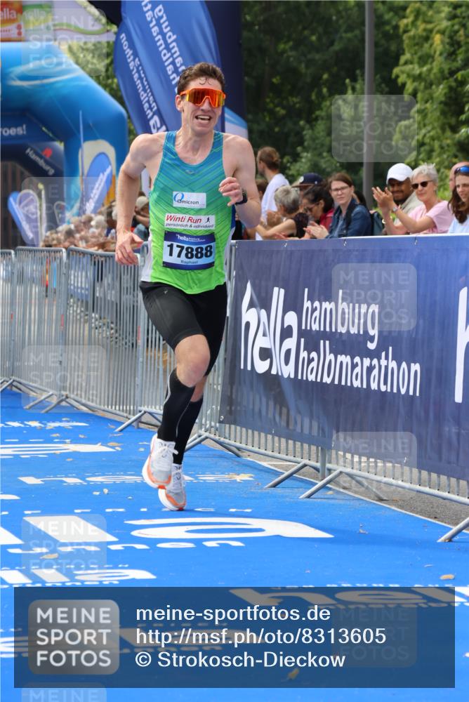 29.06.2025 - hella hamburg halbmarathon Strokosch-Dieckow http://msf.ph/oto/8313605 29.06.2025 10:10:59 Ziel 46, 17888 meine-sportfotos.de