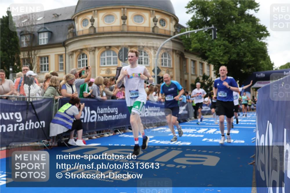 29.06.2025 - hella hamburg halbmarathon Strokosch-Dieckow http://msf.ph/oto/8313643 29.06.2025 10:57:28 Ziel 1239, 2236, 2652, 3435, 4502, 5015, 5134, 5457, 5458, 5728, 5926, 6272, 6281, 6302, 8393, 9727, 12144, 13245, 13394, 14571, 15695, 16093, 16830, 17160, 17758, 17828 meine-sportfotos.de