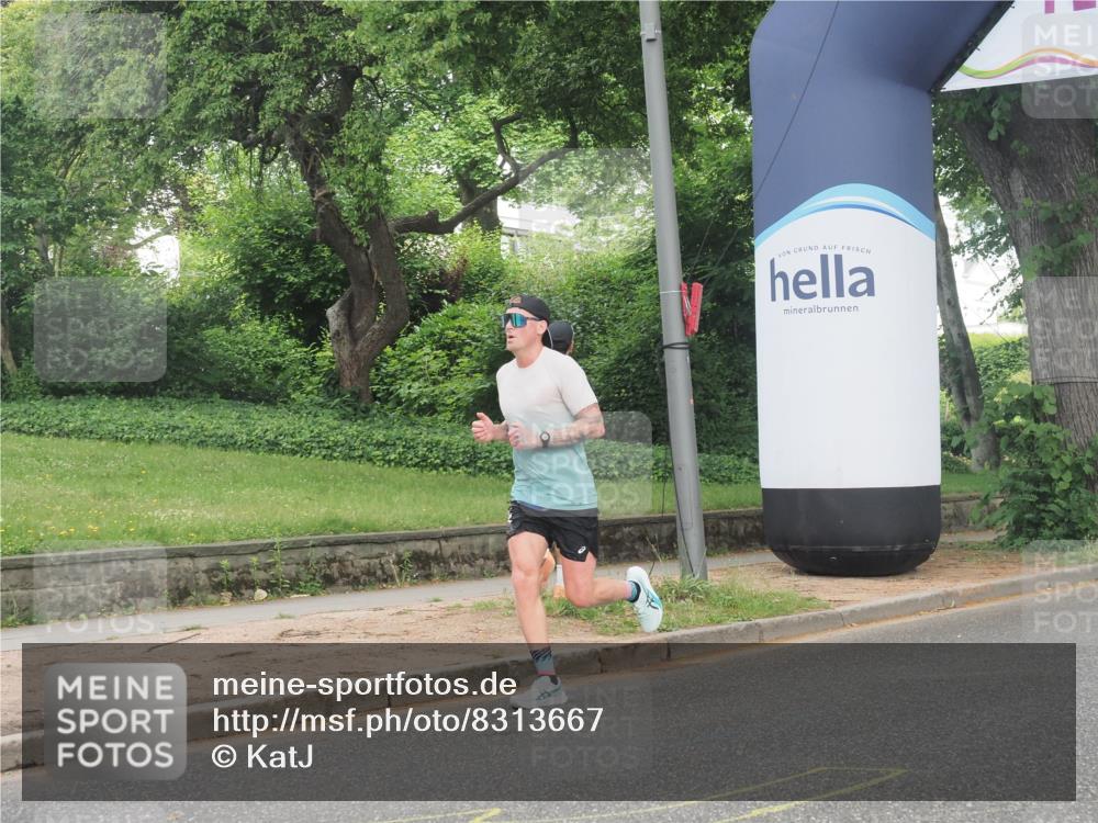 29.06.2025 - hella hamburg halbmarathon KatJ http://msf.ph/oto/8313667 29.06.2025 10:15:37 Zwischen KM18-KM19 1271 meine-sportfotos.de