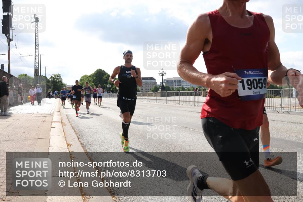 29.06.2025 - hella hamburg halbmarathon Lena Gebhardt http://msf.ph/oto/8313703 29.06.2025 09:47:18 Lombardsbrücke 19059, 1002, 1053, 1217, 1396, 1407, 1411, 1577, 1910, 1959, 2121, 2228, 2404, 2563, 2774, 2836, 2851, 3005, 3783, 3790, 3935, 4246, 4740, 5193, 5660, 5961, 6032, 6305, 6473, 6915, 7080, 7466, 7622, 7831, 7867, 7972, 8323, 8366, 8395, 9171, 9376, 9508, 9519, 10477, 10771, 11055, 11370, 11806, 11898, 12137, 12204, 12704, 13029, 13148, 13199, 13729, 13771, 13972, 13991, 14069, 14385, 14459, 18419 meine-sportfotos.de