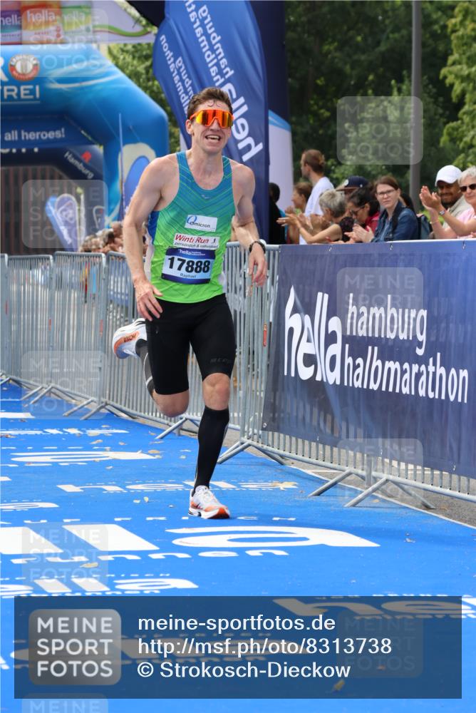29.06.2025 - hella hamburg halbmarathon Strokosch-Dieckow http://msf.ph/oto/8313738 29.06.2025 10:10:59 Ziel 46, 17888 meine-sportfotos.de