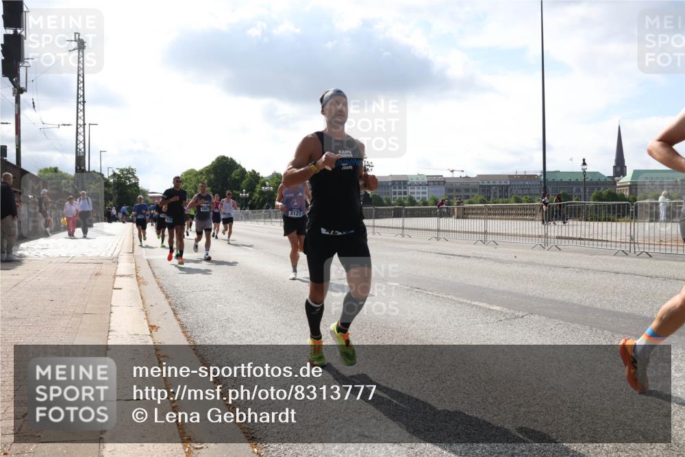 29.06.2025 - hella hamburg halbmarathon Lena Gebhardt http://msf.ph/oto/8313777 29.06.2025 09:47:19 Lombardsbrücke 5961, 2121, 1002, 1053, 1217, 1396, 1407, 1411, 1577, 1910, 1959, 2121, 2228, 2404, 2563, 2774, 2836, 2851, 3005, 3783, 3790, 3935, 4246, 4740, 5193, 5660, 5923, 5961, 6032, 6305, 6473, 6915, 7080, 7622, 7831, 7867, 7972, 8323, 8366, 8395, 9171, 9376, 9508, 9519, 10771, 11055, 11370, 11806, 11898, 12137, 12204, 12704, 13029, 13148, 13729, 13771, 13972, 13991, 14069, 14385, 14459, 16123, 18419 meine-sportfotos.de
