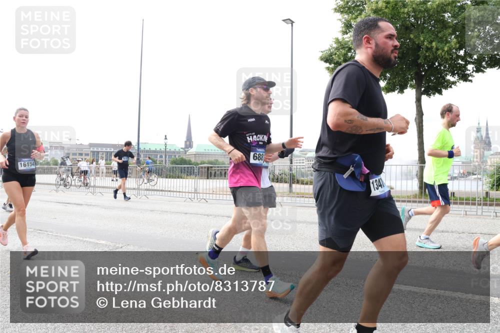29.06.2025 - hella hamburg halbmarathon Lena Gebhardt http://msf.ph/oto/8313787 29.06.2025 10:22:11 Lombardsbrücke 16154, 688, 134, 1003, 1158, 1187, 1191, 1250, 1294, 1419, 1598, 1668, 1958, 1963, 2009, 2022, 2063, 2172, 2315, 2351, 2353, 2514, 2529, 2744, 3050, 3108, 3172, 3457, 3458, 3606, 3768, 3910, 3946, 3995, 4046, 4113, 4114, 4131, 4289, 4366, 4556, 4559, 4829, 4970, 5079, 5641, 5838, 6030, 6048, 6049, 6303, 6307, 6347, 6475, 6676, 6805, 6820, 6881, 6977, 7075, 7162, 7672, 7794, 8431, 8511, 8715, 8855, 8860, 8884, 8954, 8959, 9002, 9062 meine-sportfotos.de