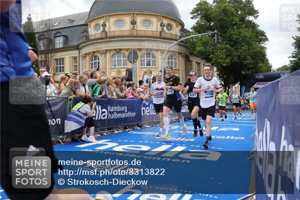29.06.2025 - hella hamburg halbmarathon Strokosch-Dieckow http://msf.ph/oto/8313822 29.06.2025 10:57:30 Ziel 1239, 2236, 2652, 3435, 4502, 5015, 5134, 5457, 5458, 5728, 6281, 6302, 8393, 9727, 12144, 13245, 13394, 14571, 14951, 15220, 15695, 16093, 16830, 17160, 17758, 17769, 17814, 17828 meine-sportfotos.de