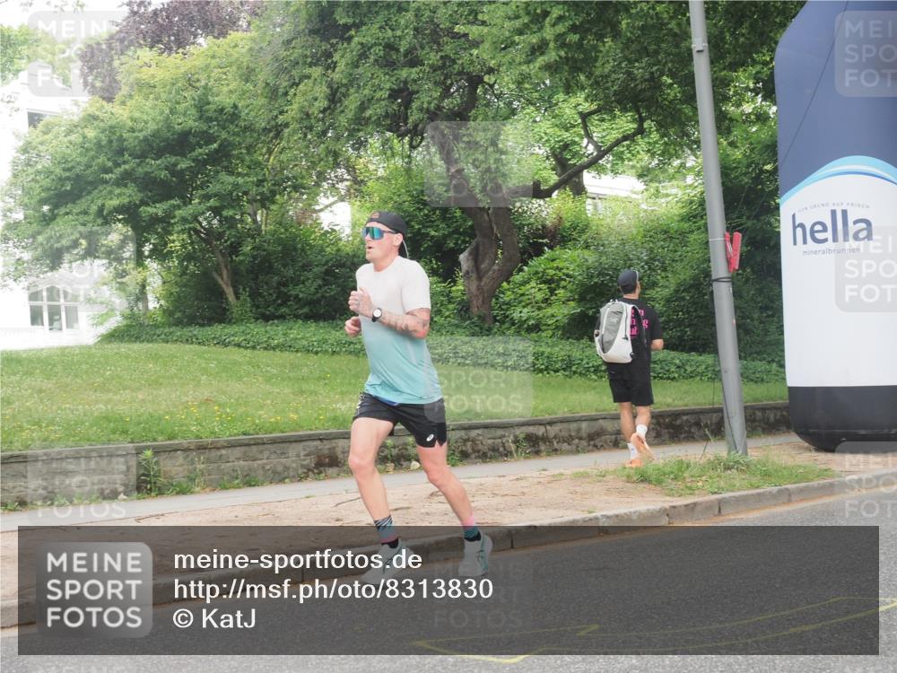 29.06.2025 - hella hamburg halbmarathon KatJ http://msf.ph/oto/8313830 29.06.2025 10:15:38 Zwischen KM18-KM19 1271 meine-sportfotos.de