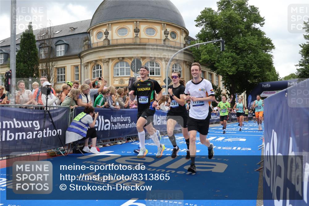 29.06.2025 - hella hamburg halbmarathon Strokosch-Dieckow http://msf.ph/oto/8313865 29.06.2025 10:57:30 Ziel 1239, 2236, 2652, 3435, 4502, 5015, 5134, 5457, 5458, 5728, 6281, 6302, 8393, 9727, 12144, 13245, 13394, 14571, 14951, 15220, 15695, 16093, 16830, 17160, 17758, 17769, 17814, 17828 meine-sportfotos.de