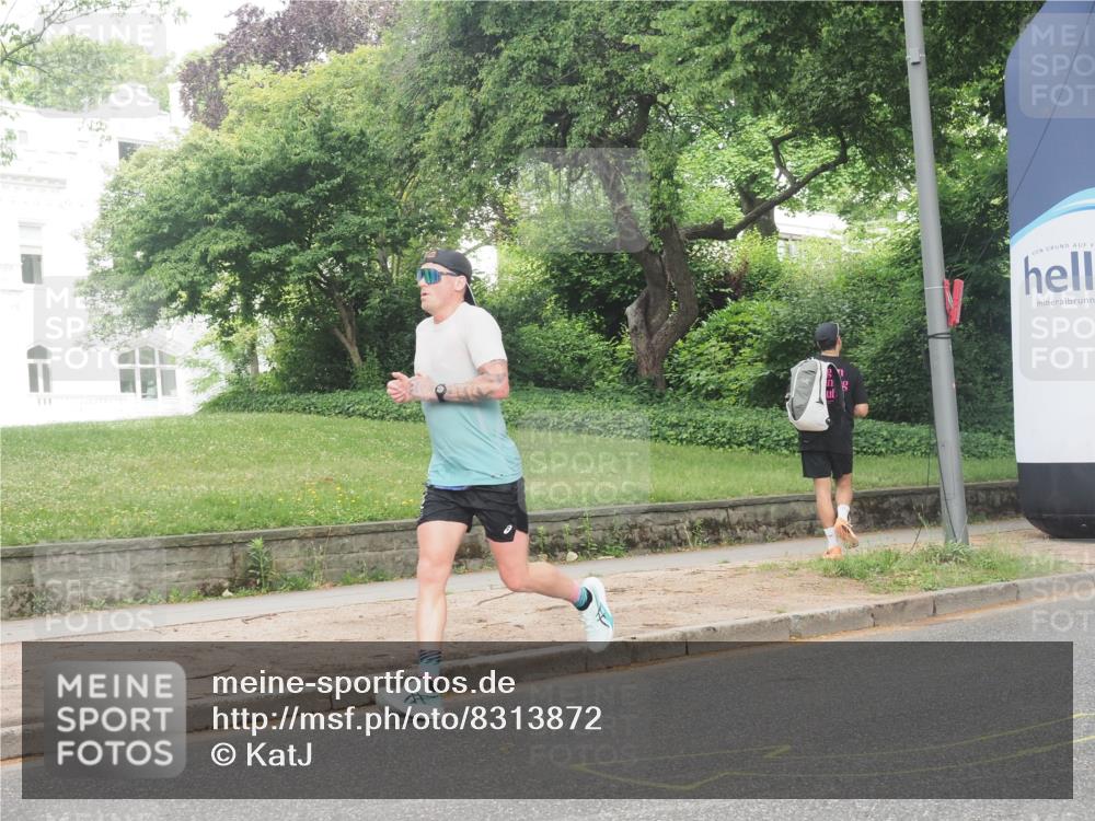 29.06.2025 - hella hamburg halbmarathon KatJ http://msf.ph/oto/8313872 29.06.2025 10:15:38 Zwischen KM18-KM19 1271 meine-sportfotos.de