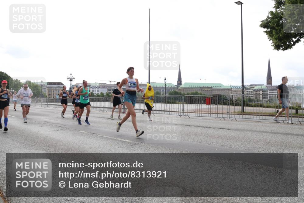 29.06.2025 - hella hamburg halbmarathon Lena Gebhardt http://msf.ph/oto/8313921 29.06.2025 10:37:23 Lombardsbrücke 16831, 14915, 5146, 1276, 1022, 1276, 1337, 1339, 1488, 1490, 1597, 1819, 2016, 2031, 2072, 2104, 2199, 2272, 2480, 2486, 2640, 3127, 3165, 3633, 3714, 4097, 4347, 4733, 5146, 5171, 5186, 5224, 5538, 5560, 5640, 5786, 5790, 5875, 5940, 6172, 6584, 6804, 6821, 6955, 7085, 7124, 7202, 7235, 7544, 7707, 7777, 7823, 8007, 8257, 8258, 8315, 8758, 8811, 8843, 9054, 9055, 9524, 10506, 12123, 12472, 12824, 16680, 17798 meine-sportfotos.de