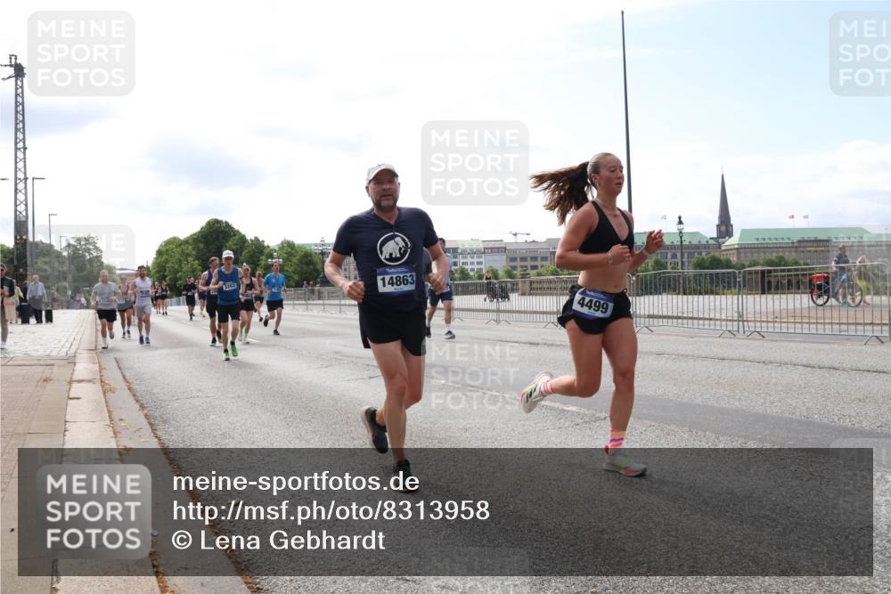 29.06.2025 - hella hamburg halbmarathon Lena Gebhardt http://msf.ph/oto/8313958 29.06.2025 10:12:27 Lombardsbrücke 3262, 14863, 4499, 1062, 1249, 1610, 1785, 1790, 1850, 2531, 2661, 2891, 2963, 2964, 3182, 3248, 3262, 3746, 4453, 4499, 4554, 5150, 5166, 5176, 5597, 5598, 6822, 6871, 6966, 7014, 7474, 7907, 8971, 9253, 9254, 9405, 9705, 10581, 10685, 11509, 11525, 11581, 12456, 13171, 13566, 13816, 14060, 14196, 14313, 14540, 14863, 14868, 14869, 15137, 15369, 16379, 16473, 16826, 16911, 16976, 18178, 18429, 18493, 18655 meine-sportfotos.de