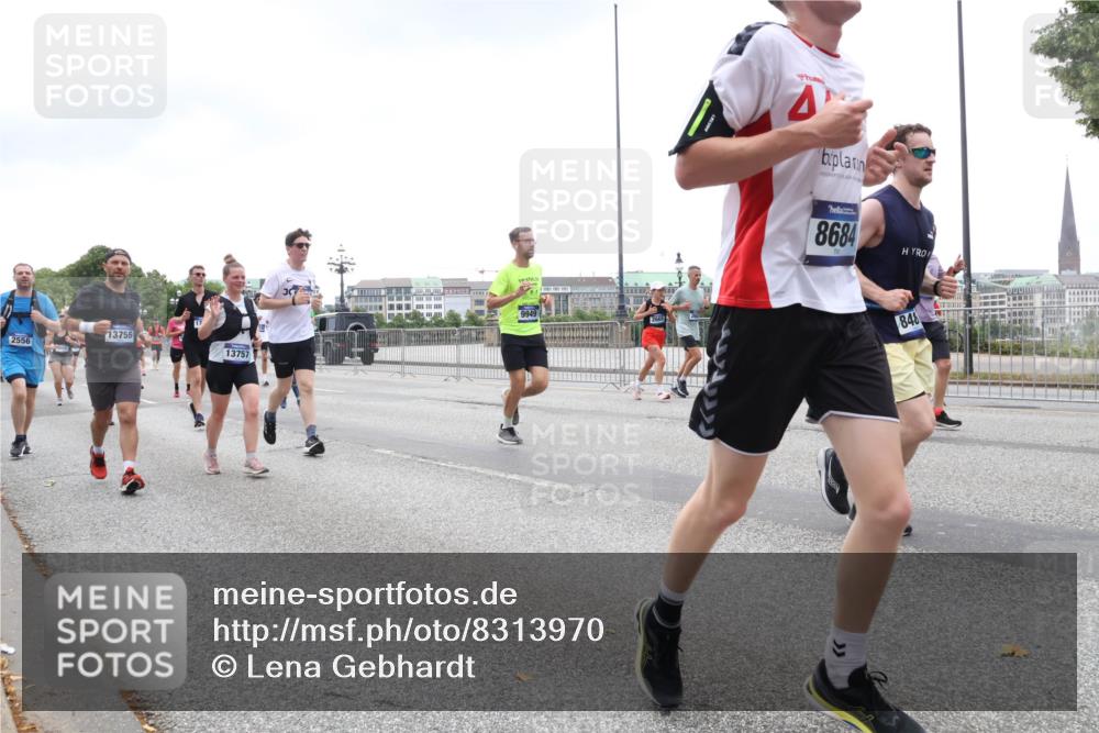 29.06.2025 - hella hamburg halbmarathon Lena Gebhardt http://msf.ph/oto/8313970 29.06.2025 10:47:04 Lombardsbrücke 2556, 13756, 13757, 9949, 8684, 848, 1073, 1185, 1286, 1363, 1371, 1375, 1463, 1523, 1593, 1607, 1704, 1720, 1961, 1999, 2162, 2211, 2320, 2327, 2537, 2555, 2556, 2665, 2981, 3277, 3406, 3407, 3734, 3823, 4184, 4202, 4239, 4296, 4342, 4483, 4604, 4806, 4895, 5111, 5114, 5700, 5796, 5953, 6485, 6496, 6740, 6879, 7073, 7412, 7430, 7431, 7630, 7631, 7827, 8105, 8131, 8477, 8486, 8553, 8684, 8706, 8915, 8967, 9018, 9691, 16882, 16987 meine-sportfotos.de
