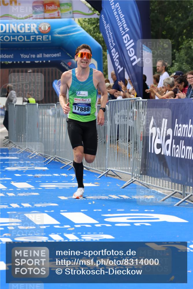 29.06.2025 - hella hamburg halbmarathon Strokosch-Dieckow http://msf.ph/oto/8314000 29.06.2025 10:10:58 Ziel 46, 17888 meine-sportfotos.de