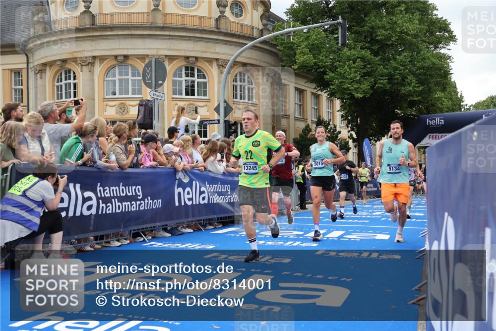 29.06.2025 - hella hamburg halbmarathon Strokosch-Dieckow http://msf.ph/oto/8314001 29.06.2025 10:57:32 Ziel 1239, 2236, 2606, 2652, 3435, 4502, 5015, 5134, 5457, 5458, 5728, 6281, 6302, 8393, 12144, 13245, 13394, 14571, 14951, 15217, 15220, 15695, 16093, 17758, 17769, 17814, 17828, 18388 meine-sportfotos.de