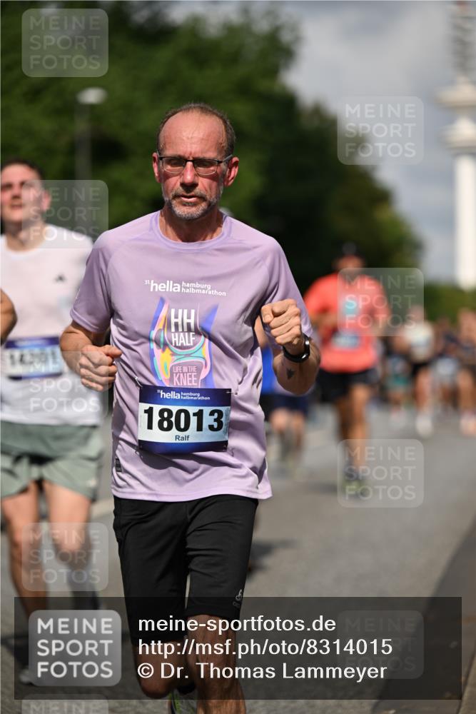 29.06.2025 - hella hamburg halbmarathon Dr. Thomas Lammeyer http://msf.ph/oto/8314015 29.06.2025 09:55:01 Kennedybrücke 1136, 1570, 1903, 1912, 1920, 1941, 2972, 3523, 3700, 3947, 4759, 4843, 4854, 4865, 4999, 5275, 5375, 5410, 6593, 7105, 7363, 7378, 7693, 7962, 8346, 8871, 9114, 9262, 9364, 9371, 9380, 9755, 9833, 9885, 10193, 10375, 10415, 10669, 11417 meine-sportfotos.de