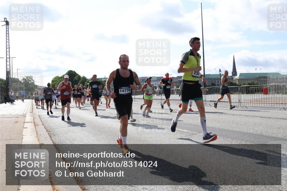 29.06.2025 - hella hamburg halbmarathon Lena Gebhardt http://msf.ph/oto/8314024 29.06.2025 09:59:55 Lombardsbrücke 14778, 1006, 1125, 1239, 1264, 1334, 1366, 1642, 1834, 1914, 1955, 2099, 2159, 2348, 2364, 2391, 2432, 2447, 2582, 2584, 2630, 2676, 2677, 2910, 3181, 3279, 3668, 3836, 3898, 4013, 4231, 4426, 4632, 4772, 4796, 4837, 5015, 5134, 5272, 5277, 5341, 6174, 6201, 6202, 6414, 6415, 6462, 6581, 6587, 8330, 8520, 8846, 8929, 9142, 9488, 9907, 9984, 10020, 10031, 11039, 11568, 11844 meine-sportfotos.de