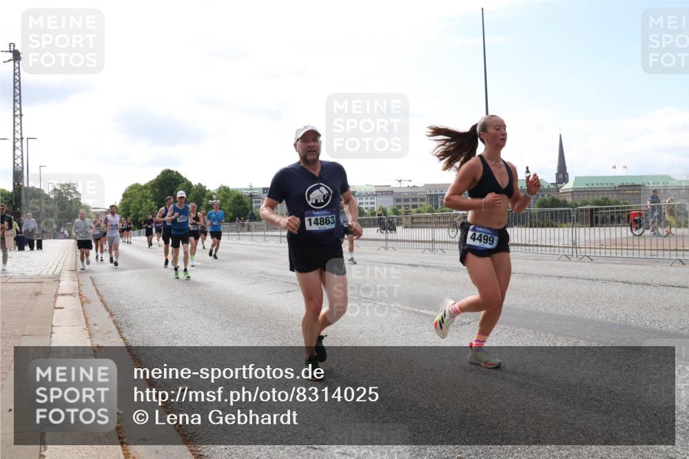 29.06.2025 - hella hamburg halbmarathon Lena Gebhardt http://msf.ph/oto/8314025 29.06.2025 10:12:28 Lombardsbrücke 3262, 14863, 4499, 1062, 1249, 1610, 1785, 1790, 1850, 1851, 1939, 2531, 2661, 2891, 2963, 2964, 3182, 3248, 3262, 3746, 4453, 4499, 4554, 5150, 5166, 5176, 5597, 5598, 6822, 6871, 6966, 7014, 7474, 7907, 8917, 8971, 9253, 9254, 9405, 9705, 10581, 10685, 11509, 11525, 11581, 12456, 13171, 13566, 13816, 14060, 14196, 14313, 14540, 14863, 14868, 14869, 15137, 15369, 16379, 16473, 16826, 16911, 16976, 17994, 18178, 18429, 18493, 18655 meine-sportfotos.de