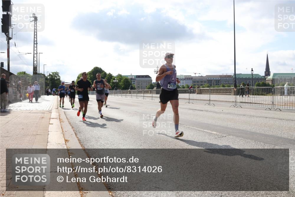 29.06.2025 - hella hamburg halbmarathon Lena Gebhardt http://msf.ph/oto/8314026 29.06.2025 09:47:20 Lombardsbrücke 5961, 2121, 1002, 1053, 1217, 1396, 1407, 1411, 1577, 1910, 1959, 2121, 2228, 2404, 2563, 2774, 2836, 2851, 3005, 3783, 3790, 3935, 4246, 4740, 5193, 5660, 5923, 5961, 6032, 6305, 6473, 6915, 7080, 7622, 7831, 7867, 7972, 8323, 8366, 8395, 9171, 9376, 9508, 9519, 10771, 11055, 11370, 11806, 11898, 12137, 12204, 12704, 12751, 13029, 13148, 13729, 13771, 13972, 13991, 14069, 14385, 14459, 16123, 17154, 18419 meine-sportfotos.de