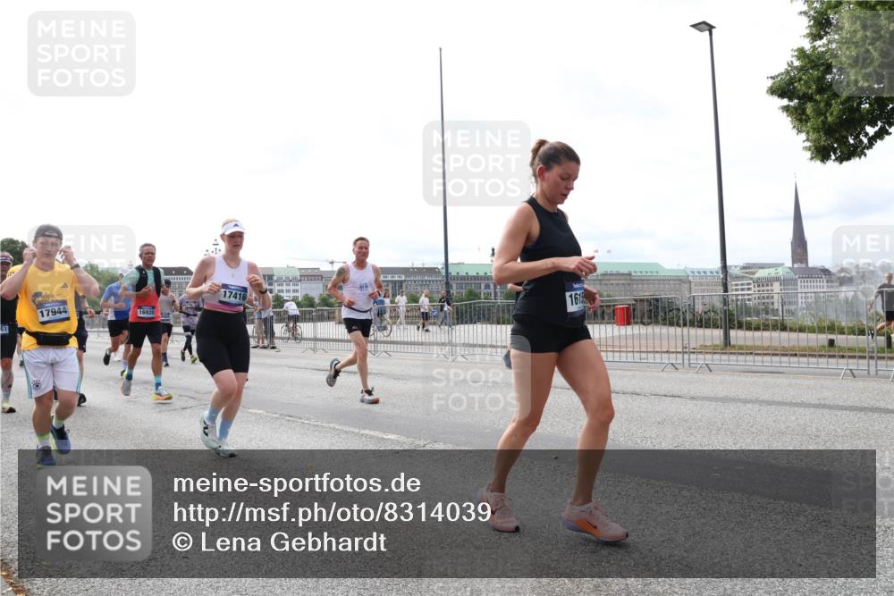 29.06.2025 - hella hamburg halbmarathon Lena Gebhardt http://msf.ph/oto/8314039 29.06.2025 10:22:12 Lombardsbrücke 61, 17944, 16920, 1615, 17416, 1003, 1158, 1187, 1191, 1250, 1294, 1419, 1598, 1958, 1963, 2009, 2022, 2063, 2172, 2315, 2351, 2353, 2514, 2529, 2744, 3050, 3108, 3172, 3457, 3458, 3606, 3768, 3910, 3946, 3995, 4046, 4113, 4114, 4131, 4289, 4366, 4556, 4559, 4829, 4970, 5079, 5641, 5838, 6030, 6048, 6049, 6303, 6307, 6347, 6475, 6676, 6805, 6820, 6881, 6977, 7075, 7097, 7162, 7672, 7794, 8431, 8511, 8715, 8855, 8860, 8884, 8954, 8959, 9002, 9062 meine-sportfotos.de