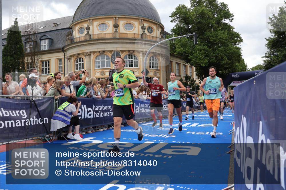 29.06.2025 - hella hamburg halbmarathon Strokosch-Dieckow http://msf.ph/oto/8314040 29.06.2025 10:57:33 Ziel 1239, 2236, 2606, 2652, 3435, 4502, 5015, 5134, 5457, 5458, 5728, 6281, 6302, 8393, 12144, 12774, 13245, 13523, 14571, 14951, 15217, 15220, 15695, 16093, 17758, 17769, 17814, 18388 meine-sportfotos.de
