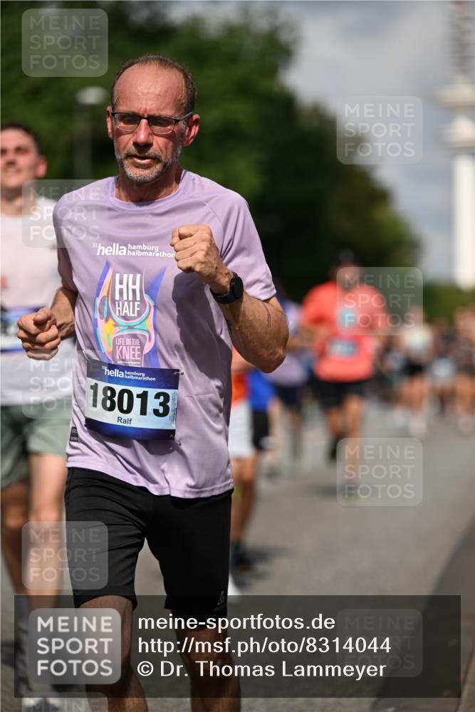 29.06.2025 - hella hamburg halbmarathon Dr. Thomas Lammeyer http://msf.ph/oto/8314044 29.06.2025 09:55:01 Kennedybrücke 1136, 1570, 1903, 1912, 1920, 1941, 2972, 3523, 3700, 3947, 4759, 4843, 4854, 4865, 4999, 5275, 5375, 5410, 6593, 7105, 7363, 7378, 7693, 7962, 8346, 8871, 9114, 9262, 9364, 9371, 9380, 9755, 9833, 9885, 10193, 10375, 10415, 10669, 11417 meine-sportfotos.de