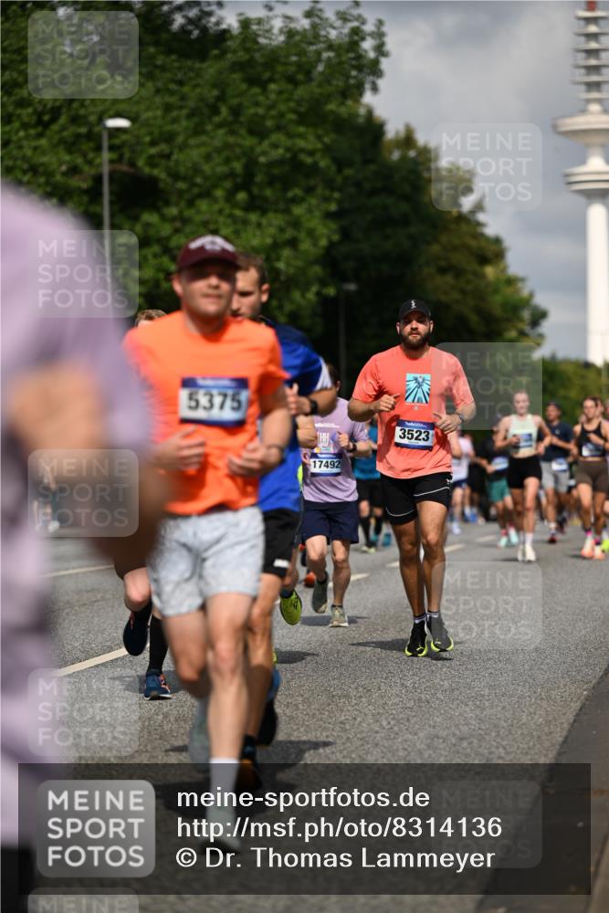 29.06.2025 - hella hamburg halbmarathon Dr. Thomas Lammeyer http://msf.ph/oto/8314136 29.06.2025 09:55:02 Kennedybrücke 1136, 1570, 1903, 1912, 1920, 1941, 2972, 3523, 3700, 3947, 4297, 4759, 4843, 4854, 4865, 4999, 5275, 5375, 5410, 6593, 7092, 7105, 7363, 7378, 7693, 7962, 8346, 8871, 9114, 9262, 9364, 9371, 9380, 9755, 9885, 10193, 10375, 10669, 11417 meine-sportfotos.de