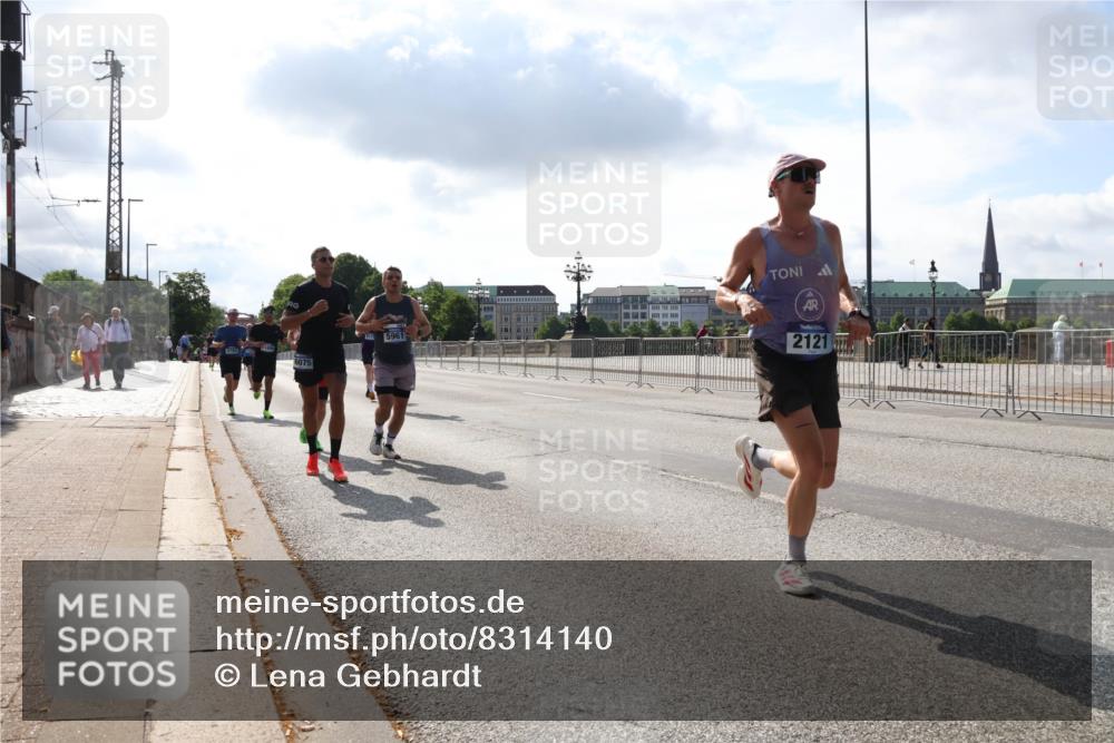 29.06.2025 - hella hamburg halbmarathon Lena Gebhardt http://msf.ph/oto/8314140 29.06.2025 09:47:20 Lombardsbrücke 3783, 6075, 5961, 2121, 1002, 1053, 1217, 1396, 1407, 1411, 1577, 1910, 1959, 2121, 2228, 2404, 2563, 2774, 2836, 2851, 3005, 3783, 3790, 3935, 4246, 4740, 5193, 5660, 5923, 5961, 6032, 6305, 6473, 6915, 7080, 7622, 7831, 7867, 7972, 8323, 8366, 8395, 9171, 9376, 9508, 9519, 10771, 11055, 11370, 11806, 11898, 12137, 12204, 12704, 12751, 13029, 13148, 13729, 13771, 13972, 13991, 14069, 14385, 14459, 16123, 17154, 18419 meine-sportfotos.de