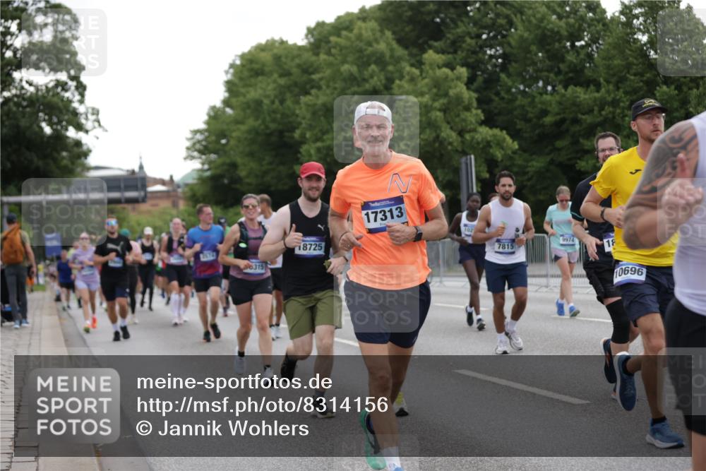 29.06.2025 - hella hamburg halbmarathon Jannik Wohlers http://msf.ph/oto/8314156 29.06.2025 10:38:44 Lombardsbrücke 1760, 2092, 2524, 2534, 2571, 2574, 2843, 2893, 2998, 3727, 3745, 4410, 4523, 4659, 4882, 6062, 6112, 6611, 7341, 7506, 7589, 7815, 8243, 8457, 8783, 9420, 9446, 9974, 9977, 10001, 10072, 10315, 10516, 10696, 11201, 11313, 11533, 12090, 12092, 12391, 12410, 12745, 13060, 13922, 14856, 14871, 14956, 15262, 15765, 16335, 16388, 16841, 16883, 17313, 17368, 17536 meine-sportfotos.de