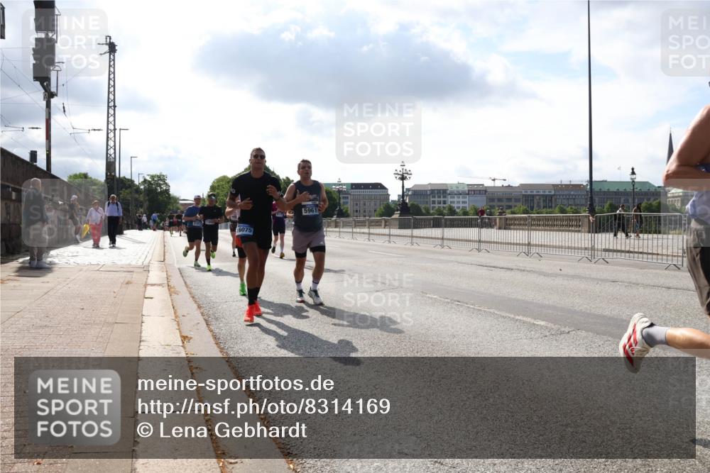29.06.2025 - hella hamburg halbmarathon Lena Gebhardt http://msf.ph/oto/8314169 29.06.2025 09:47:21 Lombardsbrücke 16075, 5961, 1002, 1053, 1217, 1396, 1407, 1411, 1577, 1910, 1959, 2121, 2228, 2404, 2563, 2774, 2836, 2851, 3005, 3783, 3790, 3935, 4246, 4740, 5193, 5660, 5923, 5961, 6032, 6305, 6473, 6915, 7080, 7831, 7867, 7972, 8323, 8366, 8395, 9171, 9376, 9508, 9519, 10771, 11055, 11370, 11806, 11898, 12137, 12204, 12704, 12751, 13029, 13148, 13729, 13771, 13972, 13991, 14069, 14385, 14459, 16123, 17154, 18419 meine-sportfotos.de