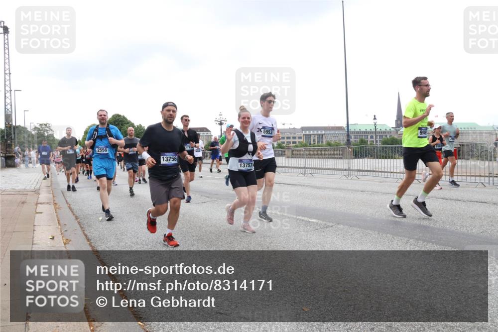 29.06.2025 - hella hamburg halbmarathon Lena Gebhardt http://msf.ph/oto/8314171 29.06.2025 10:47:05 Lombardsbrücke 7412, 2556, 13756, 1728, 13757, 5953, 9949, 2665, 1073, 1185, 1286, 1363, 1371, 1375, 1463, 1523, 1593, 1607, 1704, 1720, 1961, 1999, 2162, 2211, 2320, 2327, 2537, 2555, 2556, 2665, 2981, 3277, 3406, 3407, 3734, 3823, 4184, 4202, 4239, 4296, 4325, 4342, 4483, 4806, 4895, 5111, 5114, 5700, 5796, 5953, 6485, 6496, 6740, 6879, 6995, 7073, 7412, 7430, 7431, 7630, 7631, 7827, 8105, 8131, 8477, 8486, 8553, 8684, 8706, 8915, 8953, 8967, 9018, 16987 meine-sportfotos.de