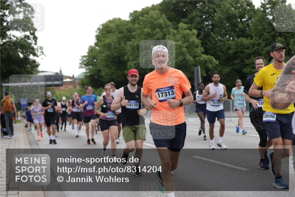 29.06.2025 - hella hamburg halbmarathon Jannik Wohlers http://msf.ph/oto/8314204 29.06.2025 10:38:44 Lombardsbrücke 1760, 2092, 2524, 2534, 2571, 2574, 2843, 2893, 2998, 3727, 3745, 4410, 4523, 4659, 4882, 6062, 6112, 6611, 7341, 7506, 7589, 7815, 8243, 8457, 8783, 9420, 9446, 9974, 9977, 10001, 10072, 10315, 10516, 10696, 11201, 11313, 11533, 12090, 12092, 12391, 12410, 12745, 13060, 13922, 14856, 14871, 14956, 15262, 15765, 16335, 16388, 16841, 16883, 17313, 17368, 17536 meine-sportfotos.de