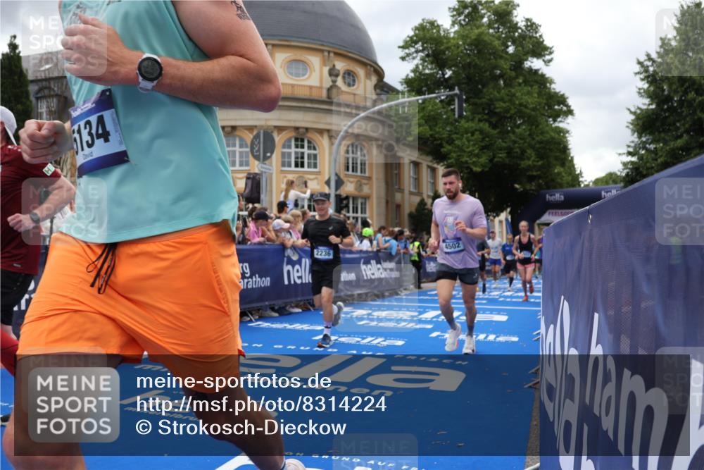 29.06.2025 - hella hamburg halbmarathon Strokosch-Dieckow http://msf.ph/oto/8314224 29.06.2025 10:57:34 Ziel 1239, 1715, 2236, 2606, 2652, 3435, 4502, 5015, 5134, 5457, 5458, 5728, 8393, 12144, 12774, 13245, 13523, 14571, 14951, 15217, 15220, 16093, 17758, 17769, 17814, 18388, 18985 meine-sportfotos.de
