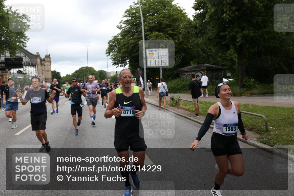 29.06.2025 - hella hamburg halbmarathon Yannick Fuchs http://msf.ph/oto/8314229 29.06.2025 10:50:43 20KM 1485, 1583, 1955, 2034, 2741, 3413, 3435, 3836, 4940, 5033, 5418, 5492, 6399, 6416, 6835, 7716, 8393, 8542, 8652, 8669, 8825, 9488, 9727, 9820, 9884, 9907, 9934, 10133, 10212, 11083, 11212, 11590, 11612, 12014, 12348, 12440, 12523, 12590, 12712, 13394, 13666, 13750, 13863, 14139, 14369, 14408, 14678, 15097, 15145, 15431, 15695, 15712, 15726, 16113, 16257, 16261, 16470, 16634, 16679, 17617, 18208, 18652, 18719, 18899, 19091, 19184 meine-sportfotos.de